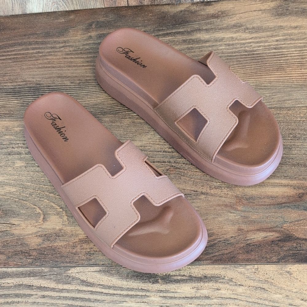 Chestnut Cutout Open Toe Slide Sandals        T109